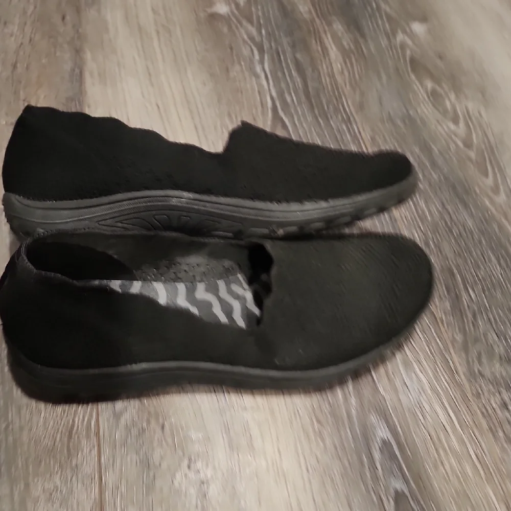 Skechers Relaxed Fit Black Flats Comfortable Slip-On Loafers - Picture 4 of 8
